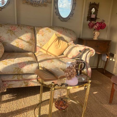 The Pink Cottage Upstairs Suite & Garden Summer Room Whitehead Eksteriør bilde