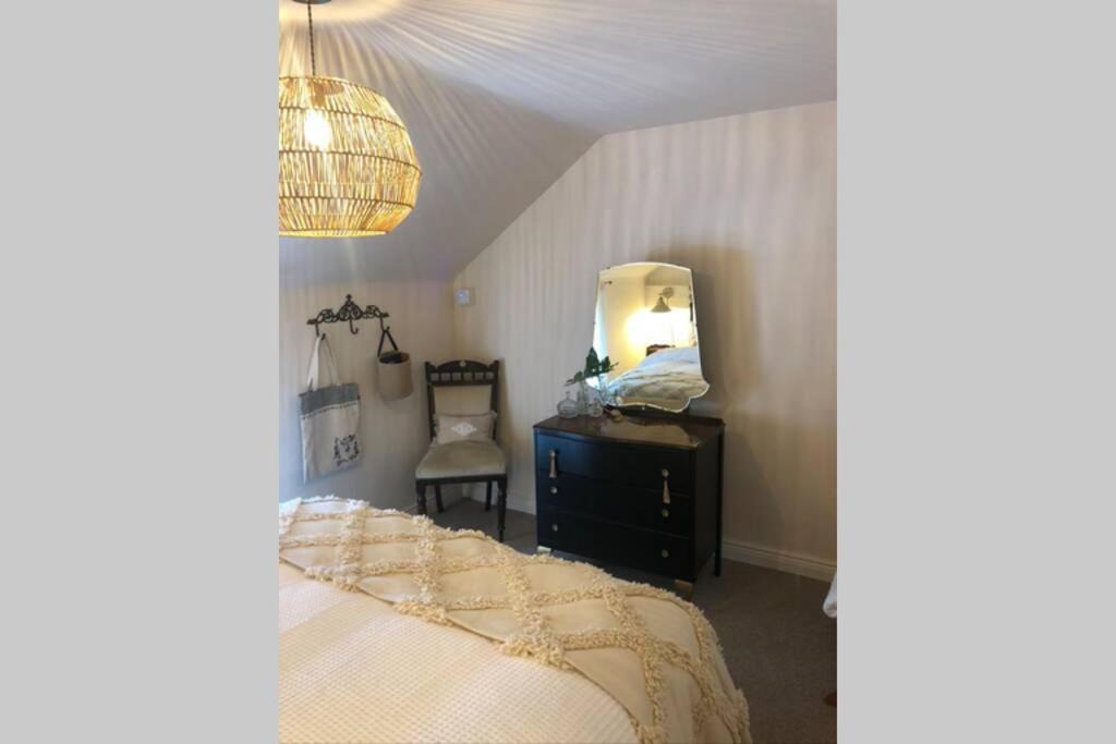 The Pink Cottage Upstairs Suite & Garden Summer Room Whitehead Eksteriør bilde