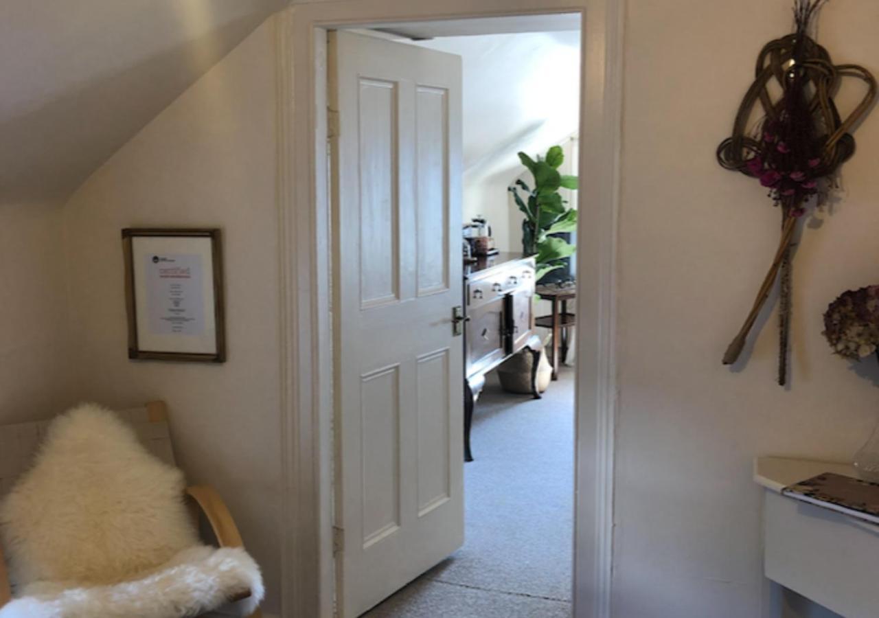 The Pink Cottage Upstairs Suite & Garden Summer Room Whitehead Eksteriør bilde