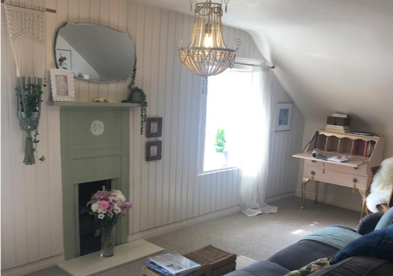 The Pink Cottage Upstairs Suite & Garden Summer Room Whitehead Eksteriør bilde