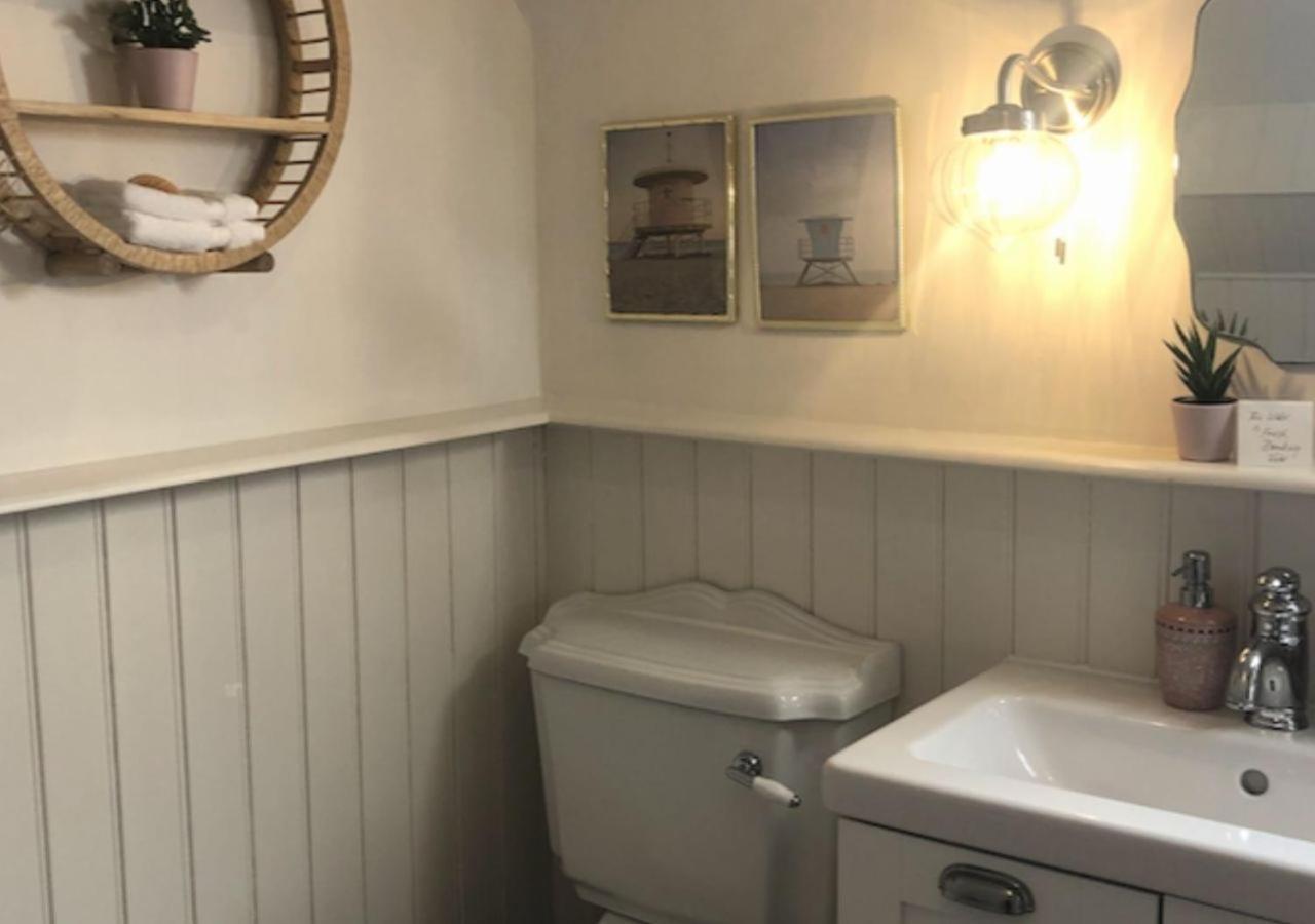 The Pink Cottage Upstairs Suite & Garden Summer Room Whitehead Eksteriør bilde