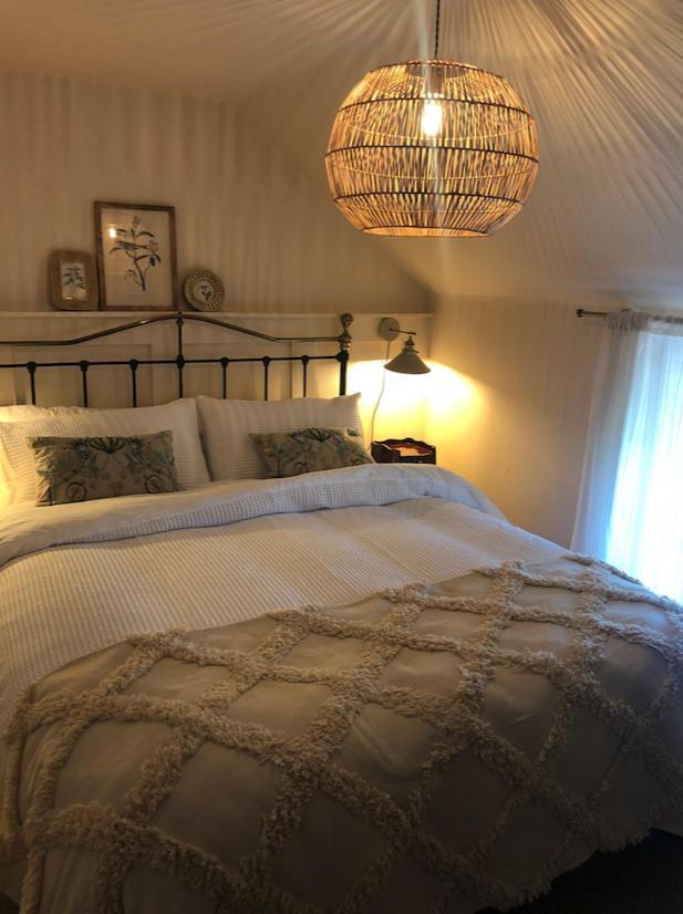 The Pink Cottage Upstairs Suite & Garden Summer Room Whitehead Eksteriør bilde