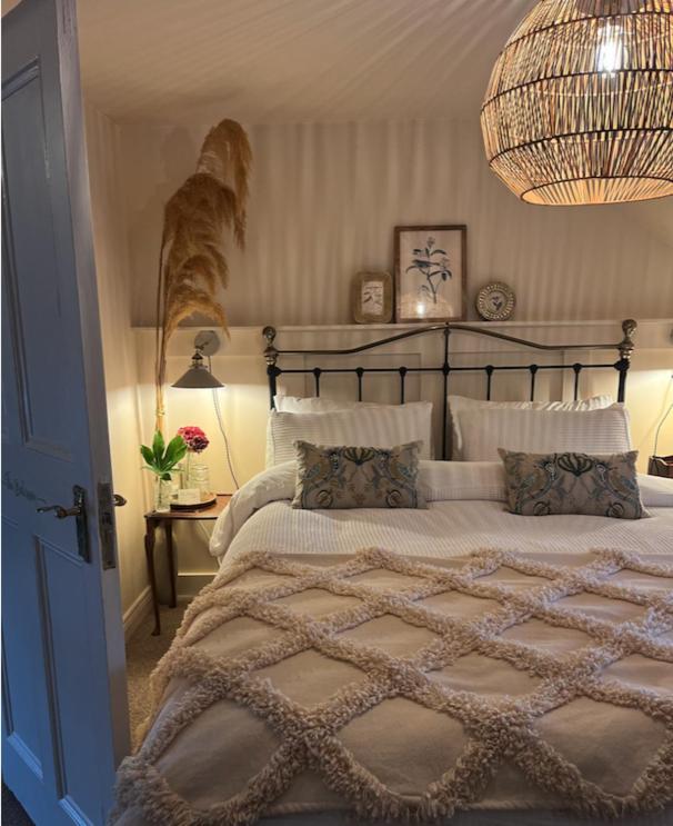 The Pink Cottage Upstairs Suite & Garden Summer Room Whitehead Eksteriør bilde