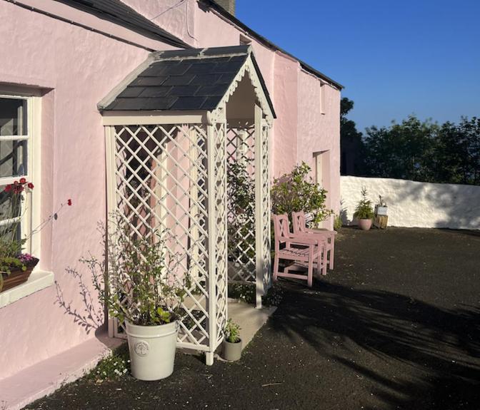 The Pink Cottage Upstairs Suite & Garden Summer Room Whitehead Eksteriør bilde