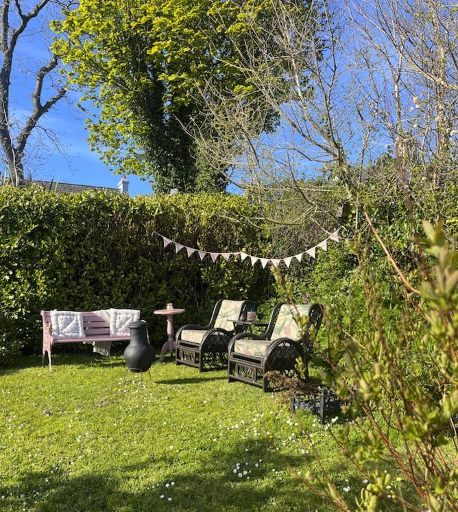 The Pink Cottage Upstairs Suite & Garden Summer Room Whitehead Eksteriør bilde