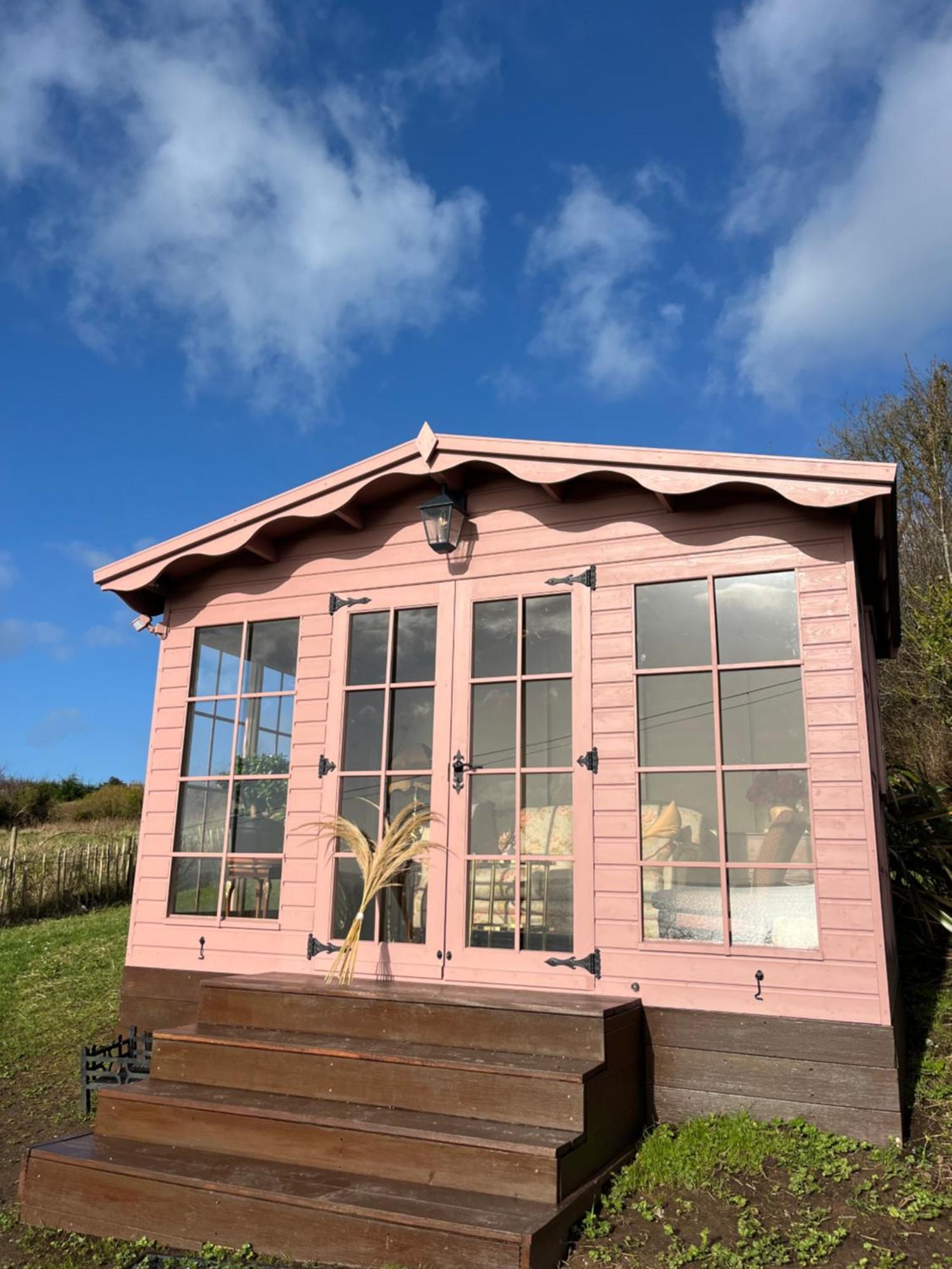 The Pink Cottage Upstairs Suite & Garden Summer Room Whitehead Eksteriør bilde