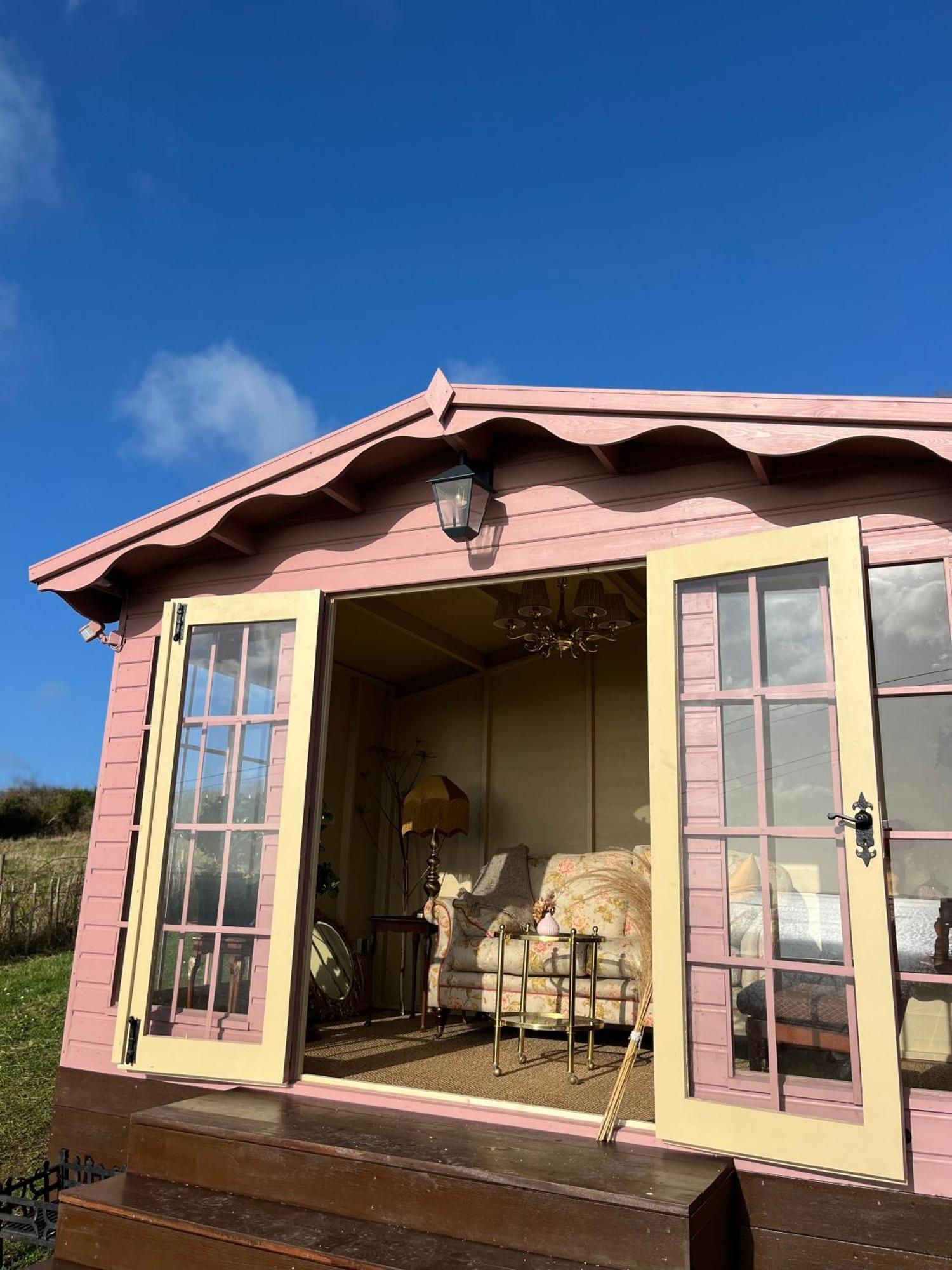 The Pink Cottage Upstairs Suite & Garden Summer Room Whitehead Eksteriør bilde