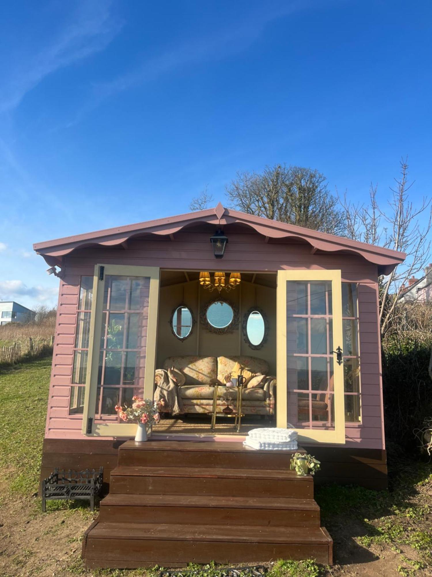 The Pink Cottage Upstairs Suite & Garden Summer Room Whitehead Eksteriør bilde
